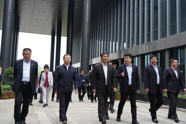 何報翔調研財鑫金控集團：解放思想積極探索，助推實(shí)體經(jīng)濟快速發(fā)展